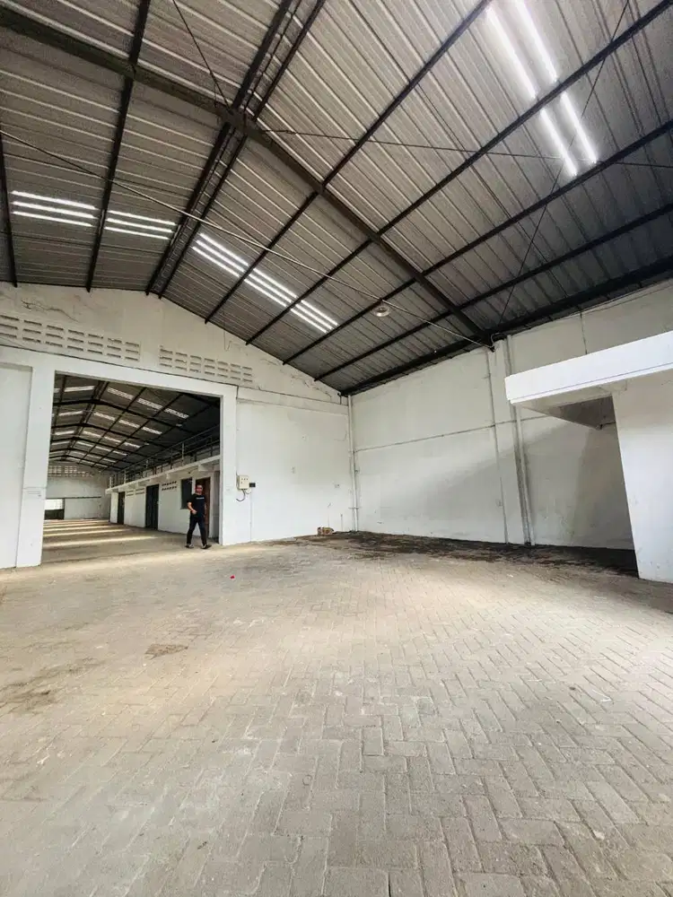 DIJUAL CEPAT GUDANG NOL JL RAYA GRESIK KOTA ADA KANTOR PARKIRAN LUAS