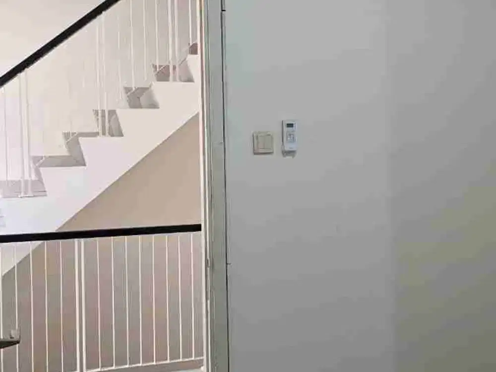 disewakan rumah PIK longbeach volendam 3 lantai