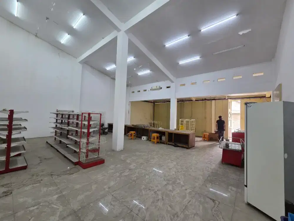 Gudang atau Minimarket cisaranten Kidul senelah Summarecon Bandung