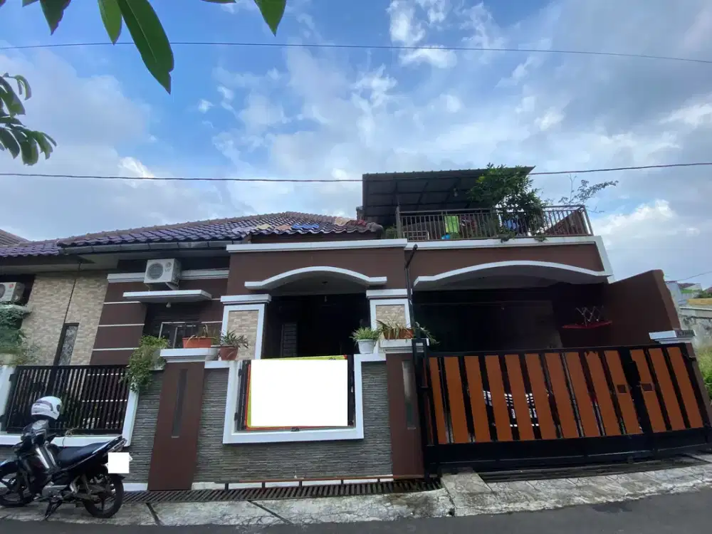 Rumah Strategis 7 Menit ke Pintu Tol Sentul Barat Hadap Timur J-43525