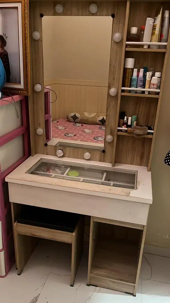 Di jual meja rias bekas