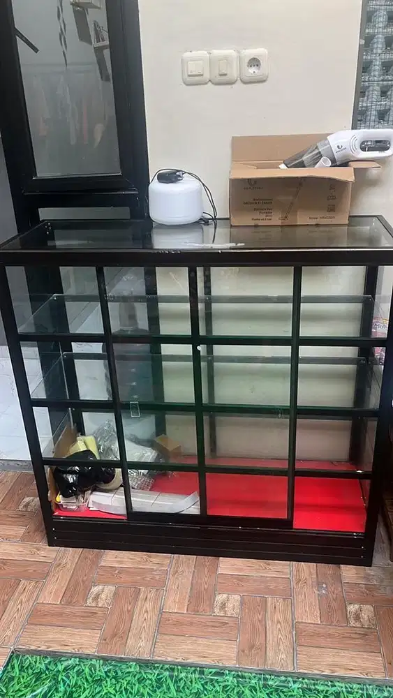 Di jual etalase bekas