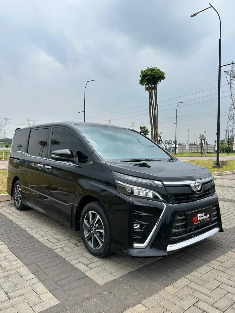 TOYOTA VOXY 2.0 ( 2019 )