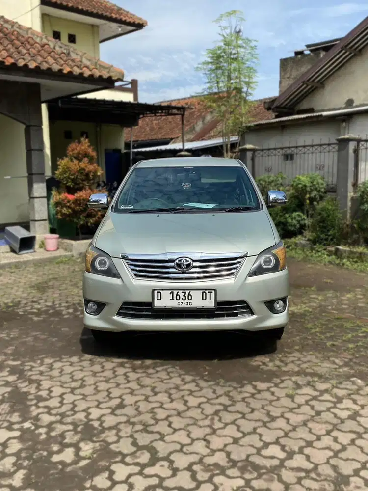 Toyota Kijang Innova 2012 Bensin
