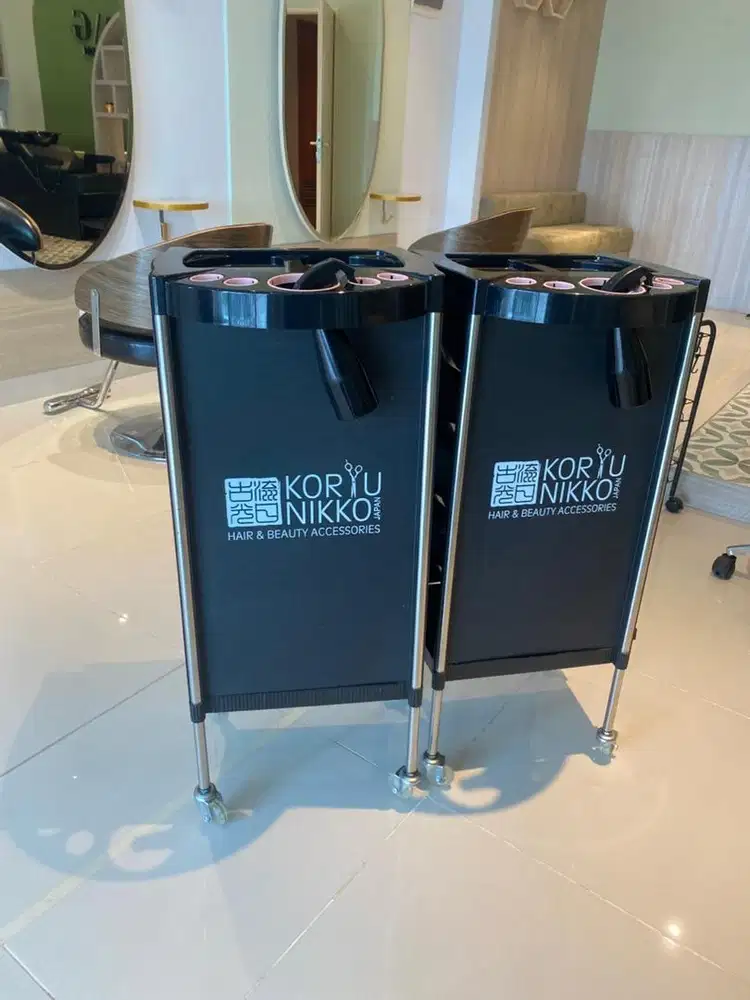 Troli salon / rak perlengkapan salon