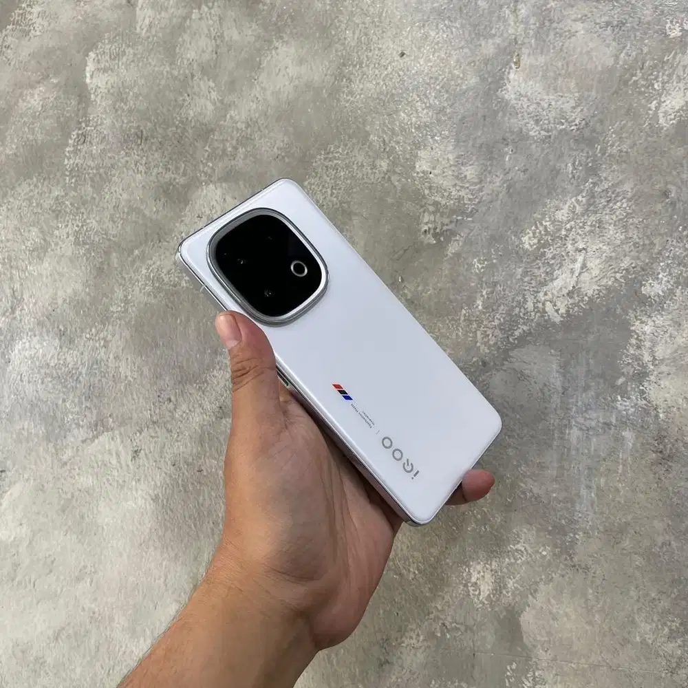 Iqoo 13 5G 12/256 mulus fullset original. TT juga bisa