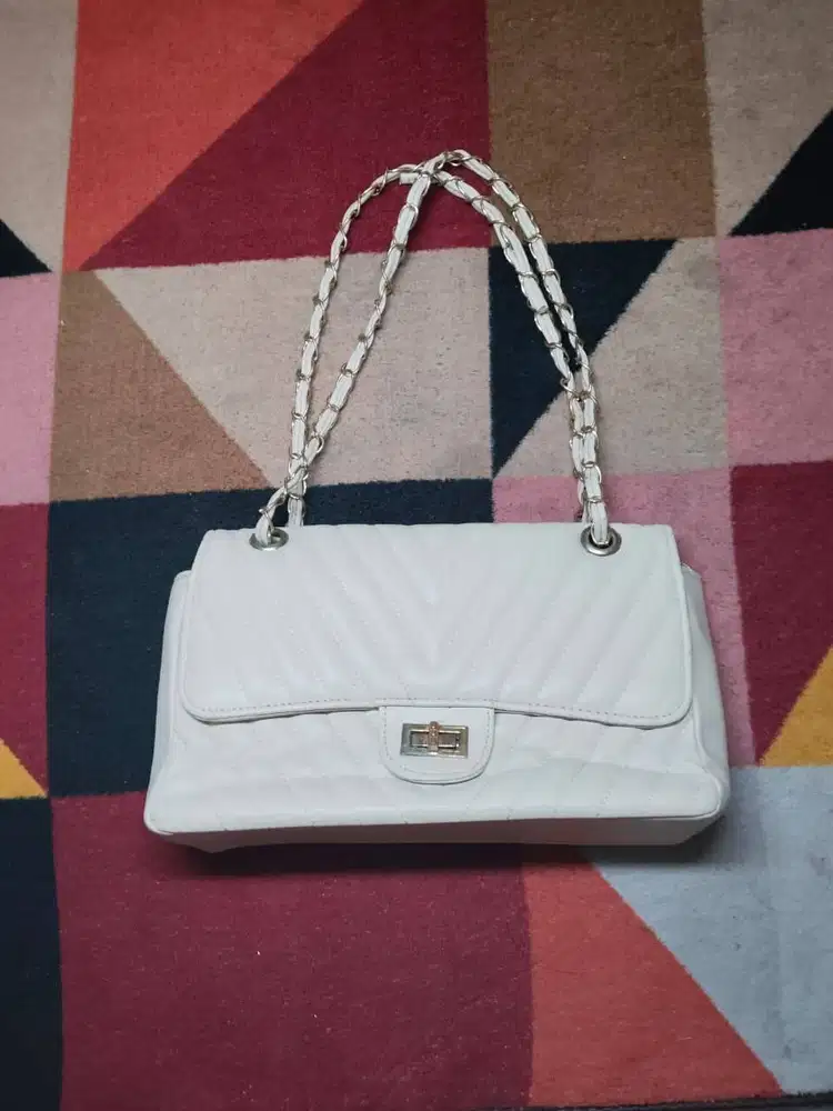Tas Wanita warna Cream sesuai Gambar
