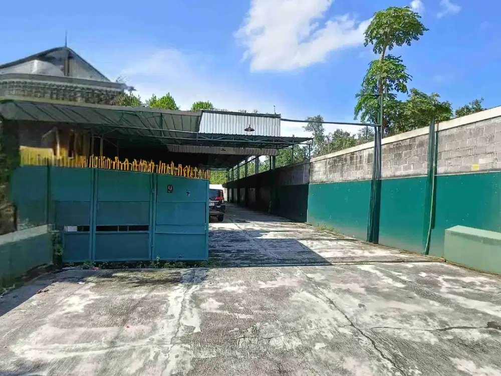 jual cepat murah gudang raya Semolowaru luas tanah 900m2 an