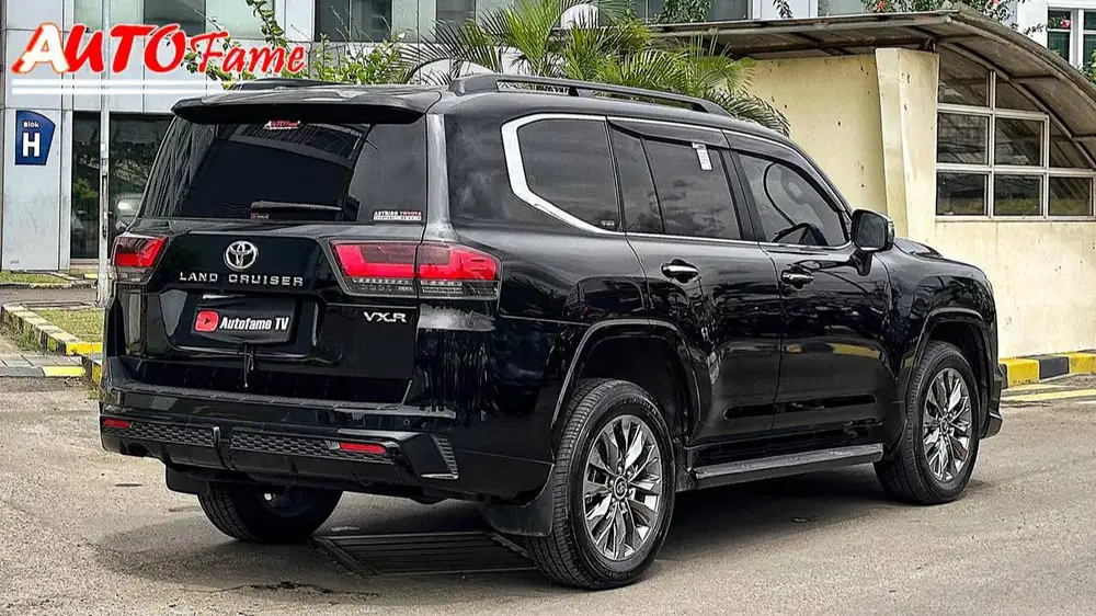 Toyota Landcruiser LC 300 VX-R VXR 4X4 Diesel 3,3L Pemk 2025 Black On