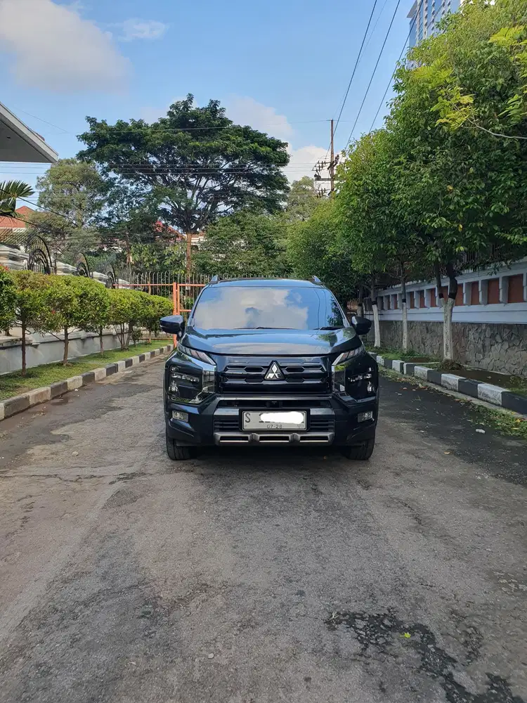 Xpander Cross Premium 2023 Km 33rb Matic CVT warna abu tua full ori