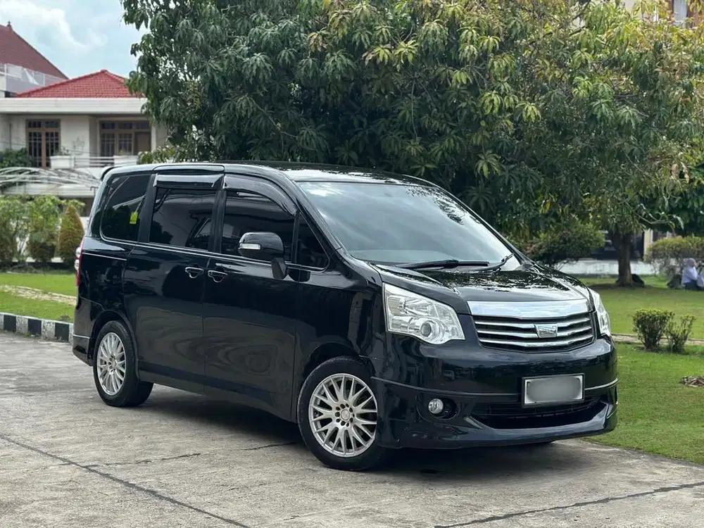 Toyota NAV 1 tipe V Tahun 2013 Warna Hitam Pajak Panjang NAV1
