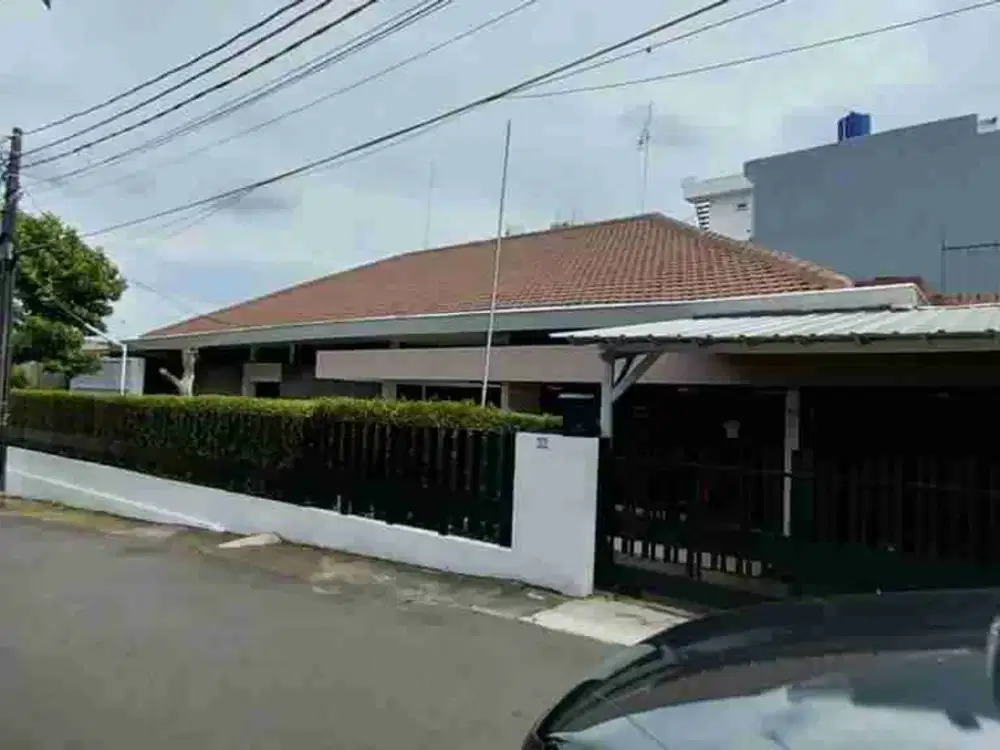 Rumah Lama di Kawasan Kuliner Jakarta Selatan – LT 558 m²