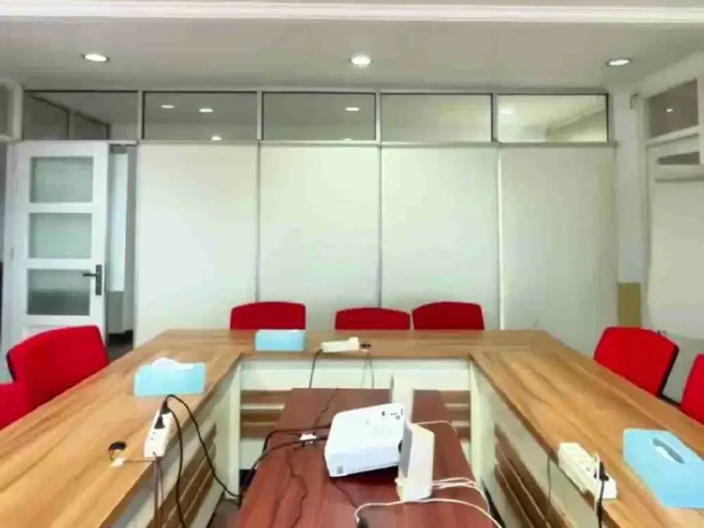 Dijual Di Bawah Harga NJOP atau disewakan Gedung 3.5 Lantai Di Cikini Jakarta Pusat Strategis