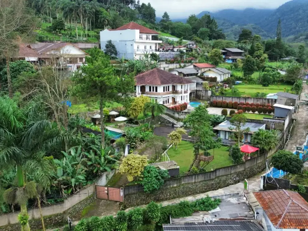 Tanah bonus Villa Minimalis dengan Kolam Renang dekat Taman Safari Cisarua Puncak