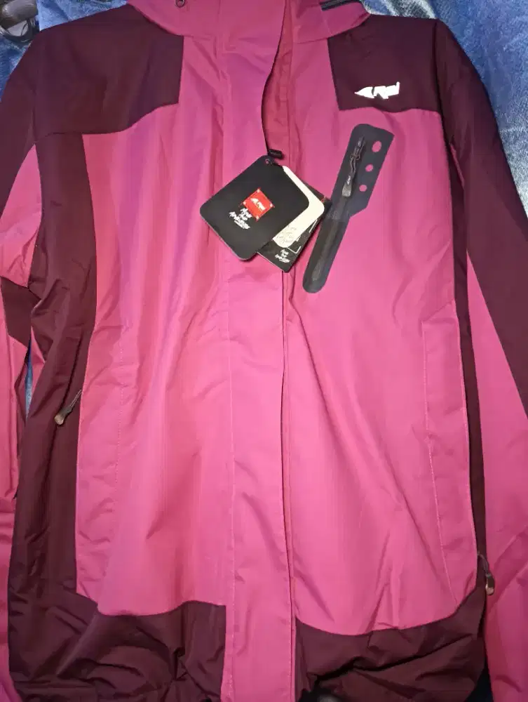 Preloved jaket gunung wanita arei