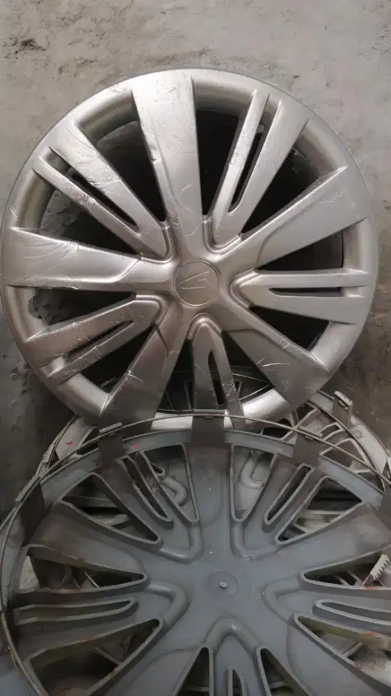 Jual Velg Ring 14 Original Daihatsu – 1 Set Isi 4, Kondisi Bagus!