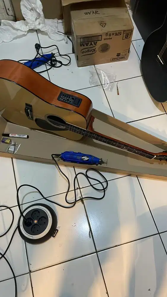 LOWONGAN KERJA - Staff Toko Gitar