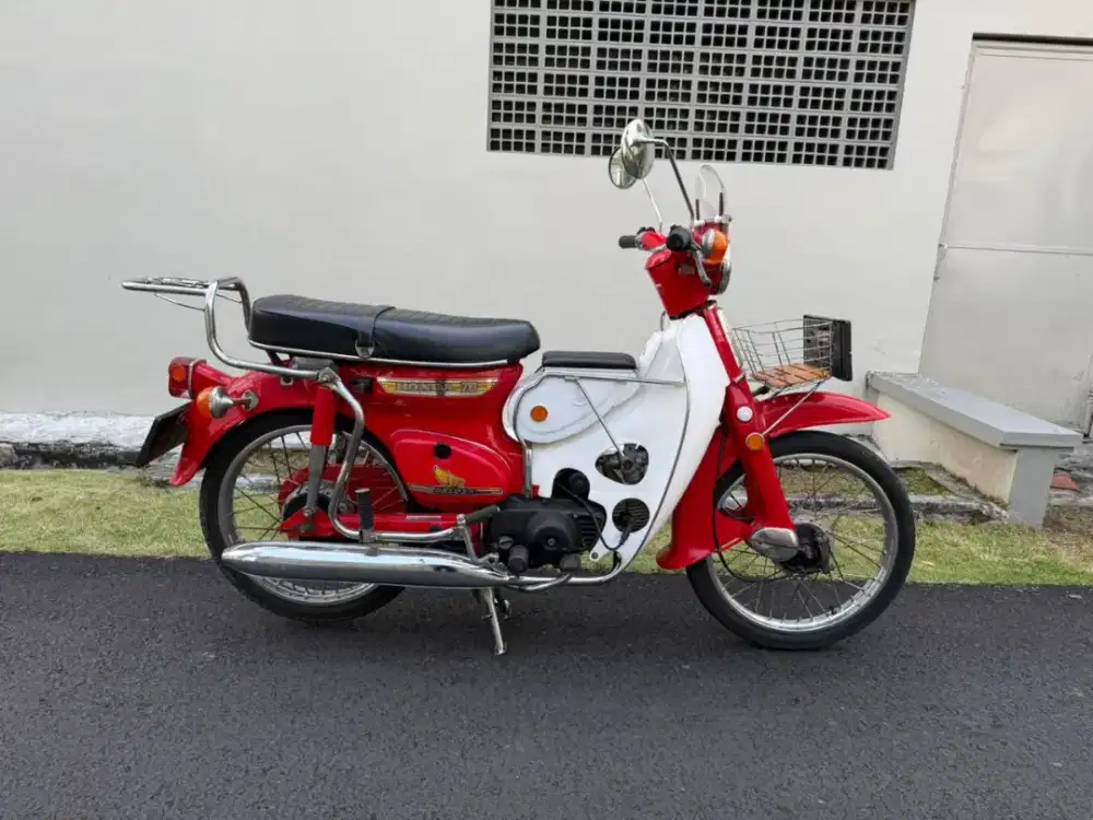 Motor antik terawat siap pakai