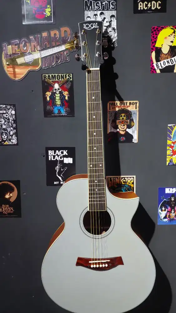 Gitar Akustik premium lokal