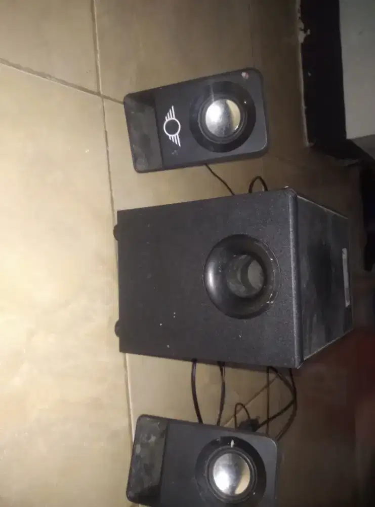 Speaker Logitech Z213