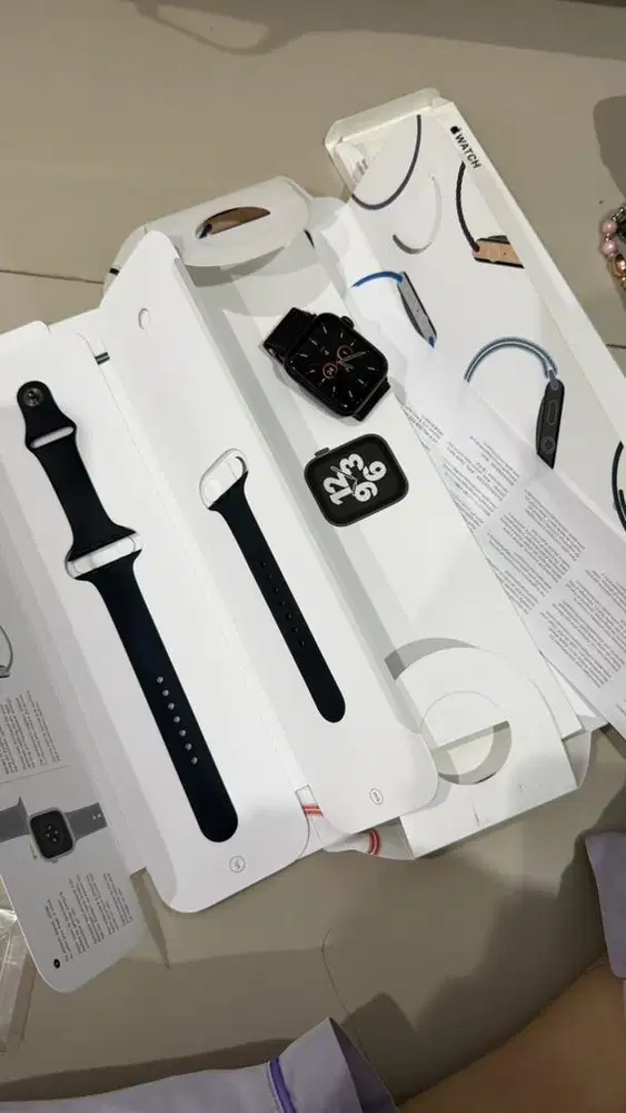 apple watch SE 44mm space gray second