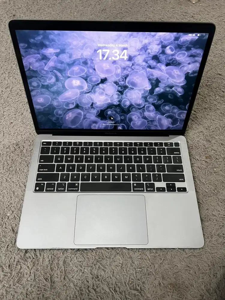 Macbook air m1 warna grey 8/256gb mulus