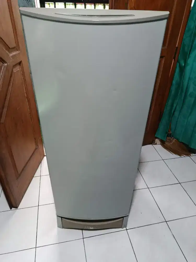 Kulkas 1 pintu merek AQUA
