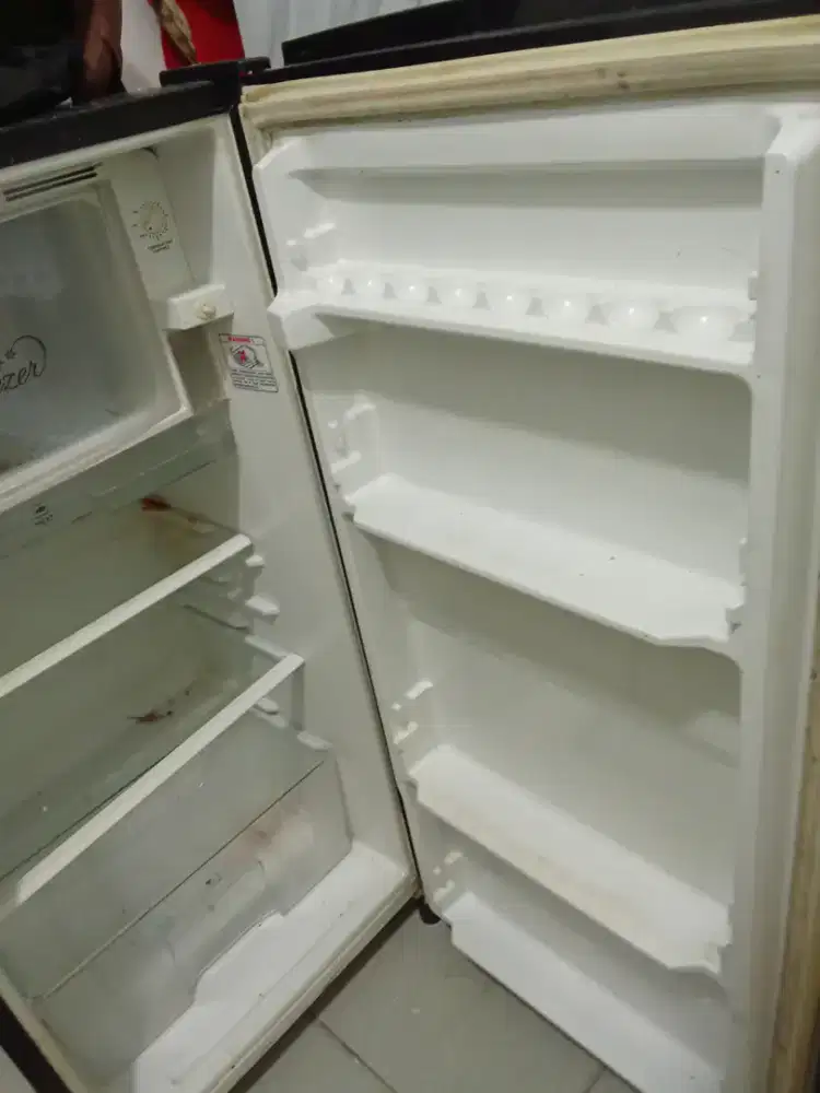 Dijual cepat Kulkas 1 pintu  Sanken