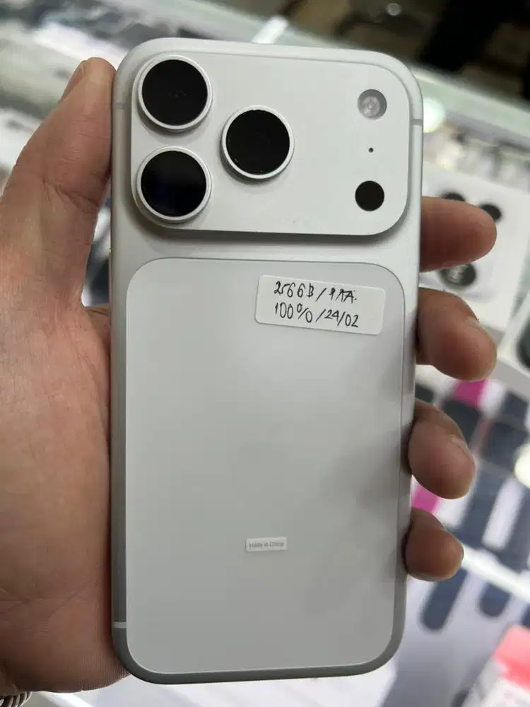 Iphone 17 pro 256 ibox garansi panjang feb 2027