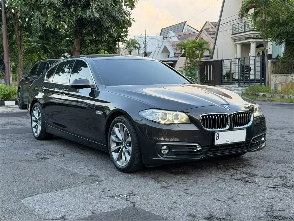 BMW 520i LCI 2016 Luxury Line Jatoba Brown Metallic KM ANTIK