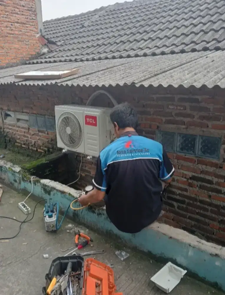 Jasa service AC, bongkar pasang AC & clining ac bergaransi