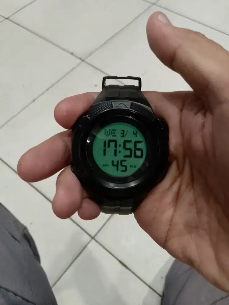 Jam tangan pria digital anti air