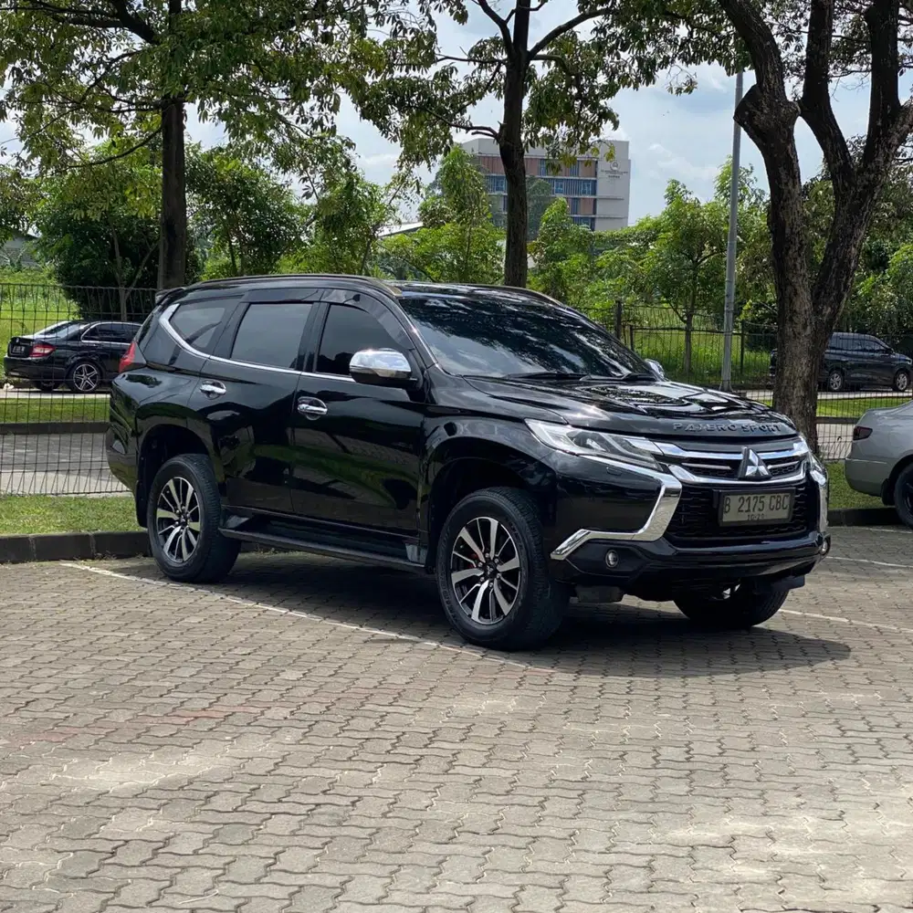 Mitsubishi Pajero Sport Dakar 2.4 AT 2016
Hitam Metalik
KM 121rb