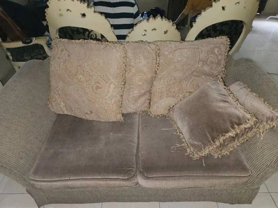 Sofa 2 Seater Compact (120x70) + Bantal - Jual Murah Edisi Pindahan!