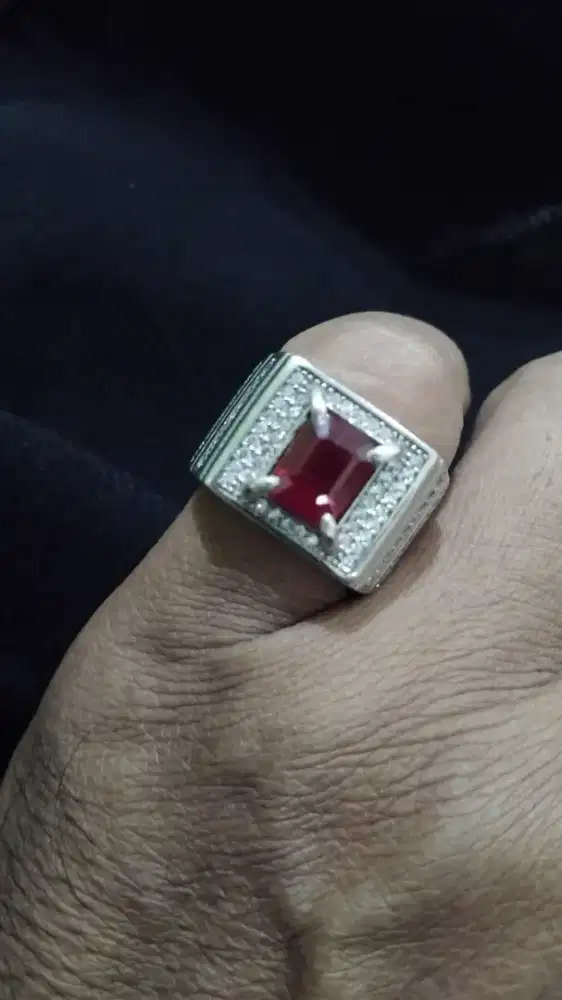 Batu Ruby istimewa
