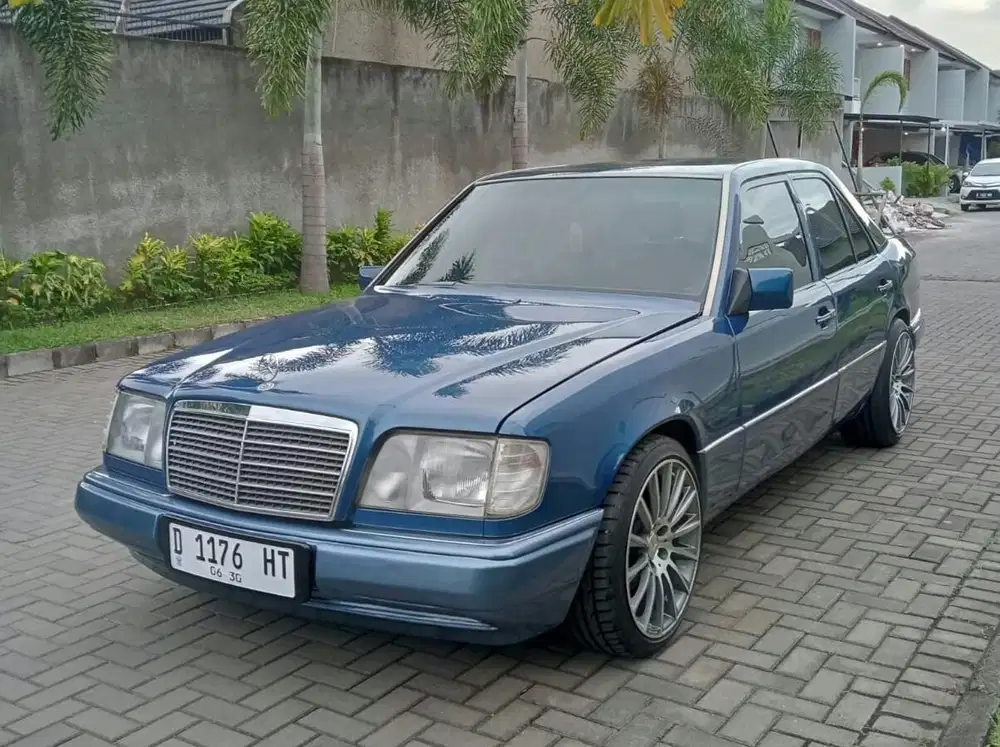 Mercedes-Benz E220 1994 Bensin