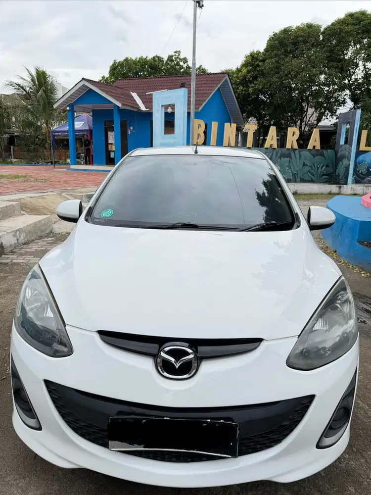Mazda 2 1.5 R AT 2011 Putih Matic – Mesin Sehat – Harga Nego