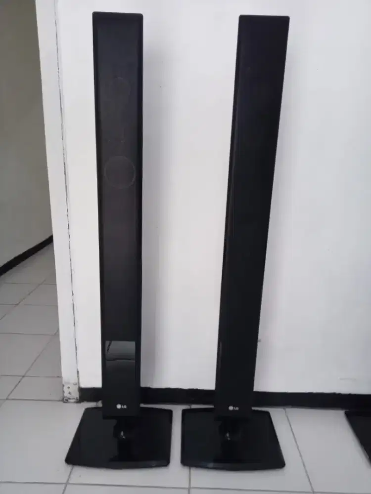 Speker tower sepasang LG