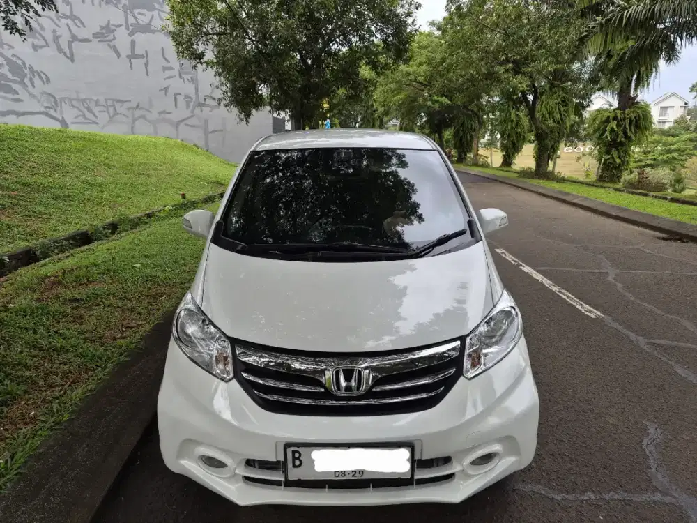 Honda Freed E PSD AT