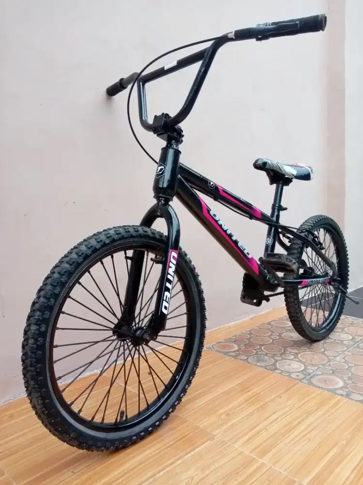 Sepeda BMX Ukuran 20.