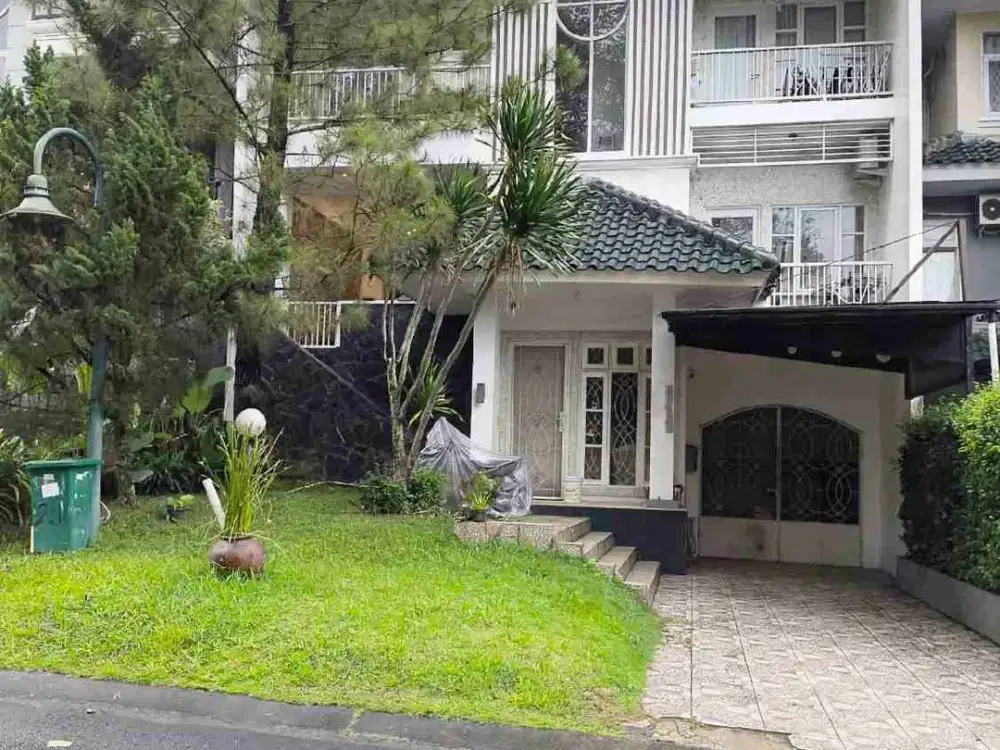 Dijual Rumah Asri Siap Huni di Sentul City – View Pegunungan, Depan Taman