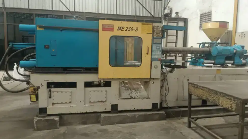 Mesin Injection Plastik