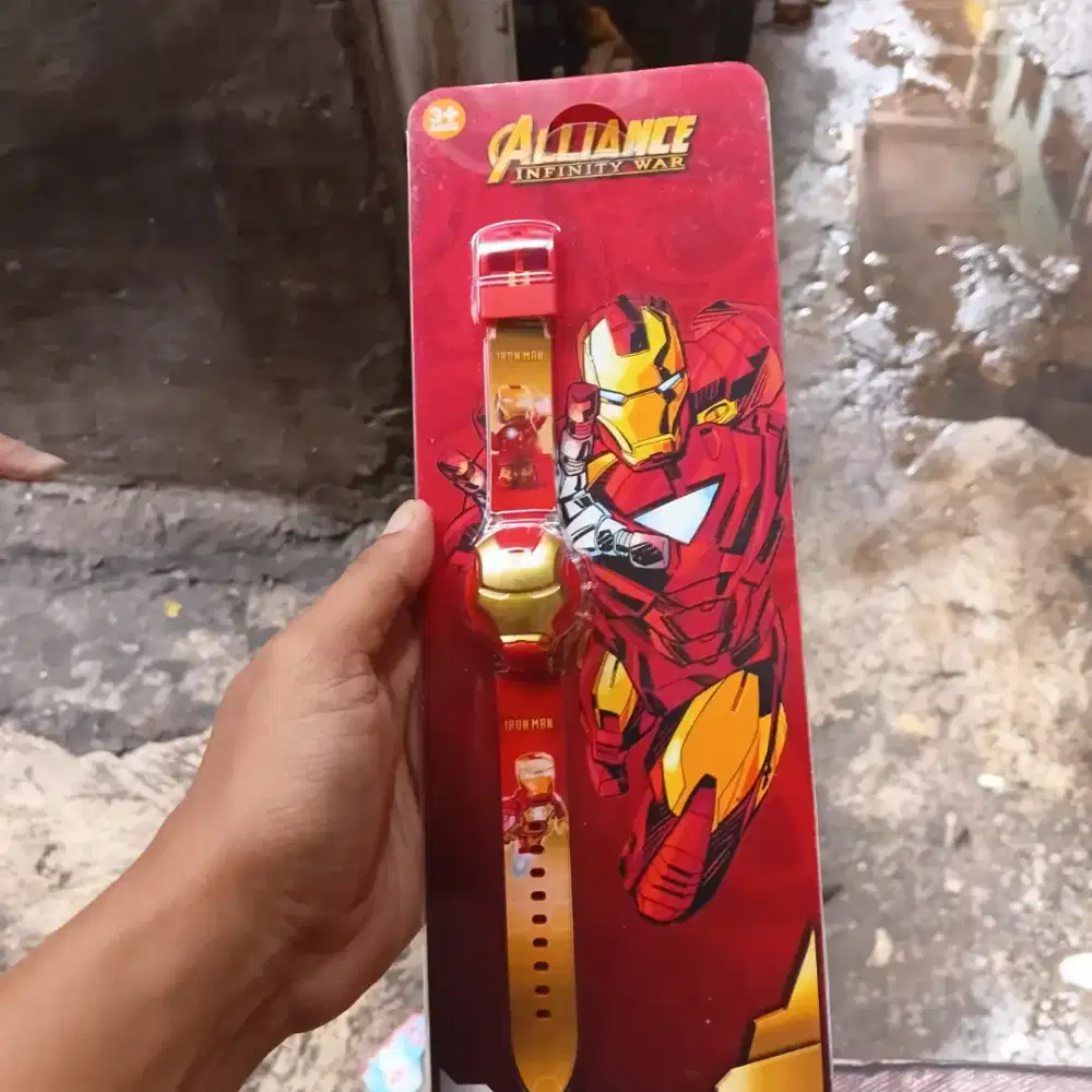 Jam anak anak karakter ironman