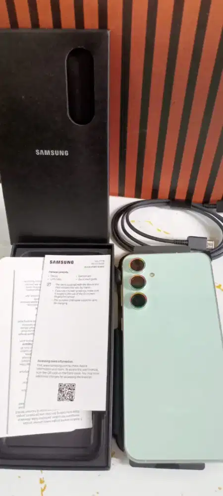 SAMSUNG S23 FE  Like New