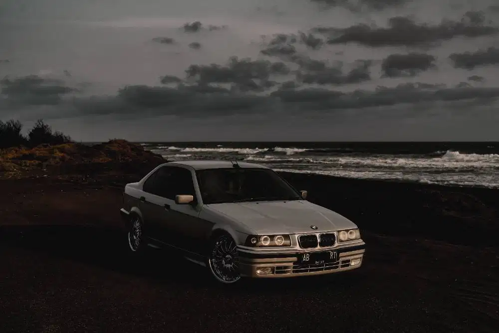 BMW E 36 SILVER 1997