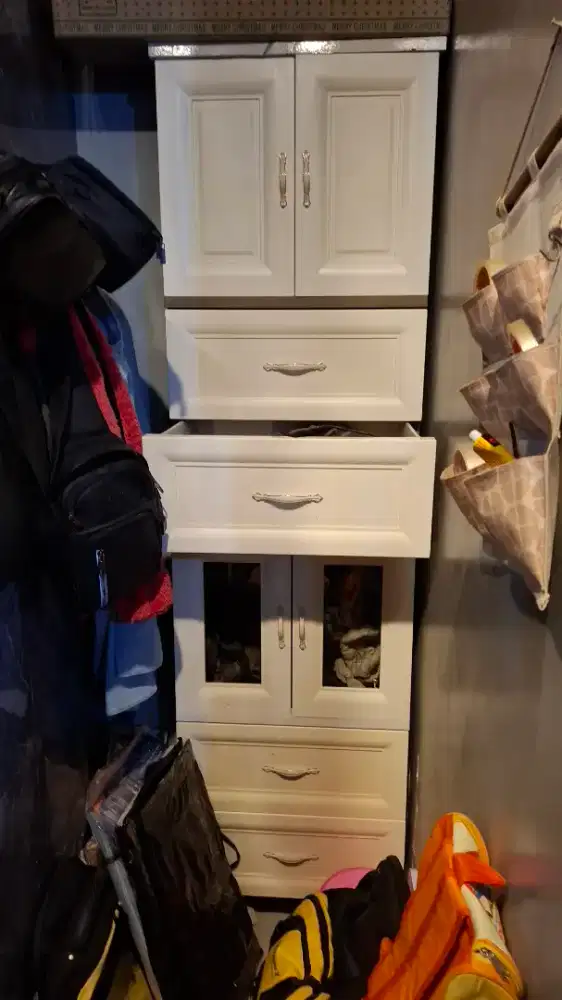 Lemari Tingkat Serba guna