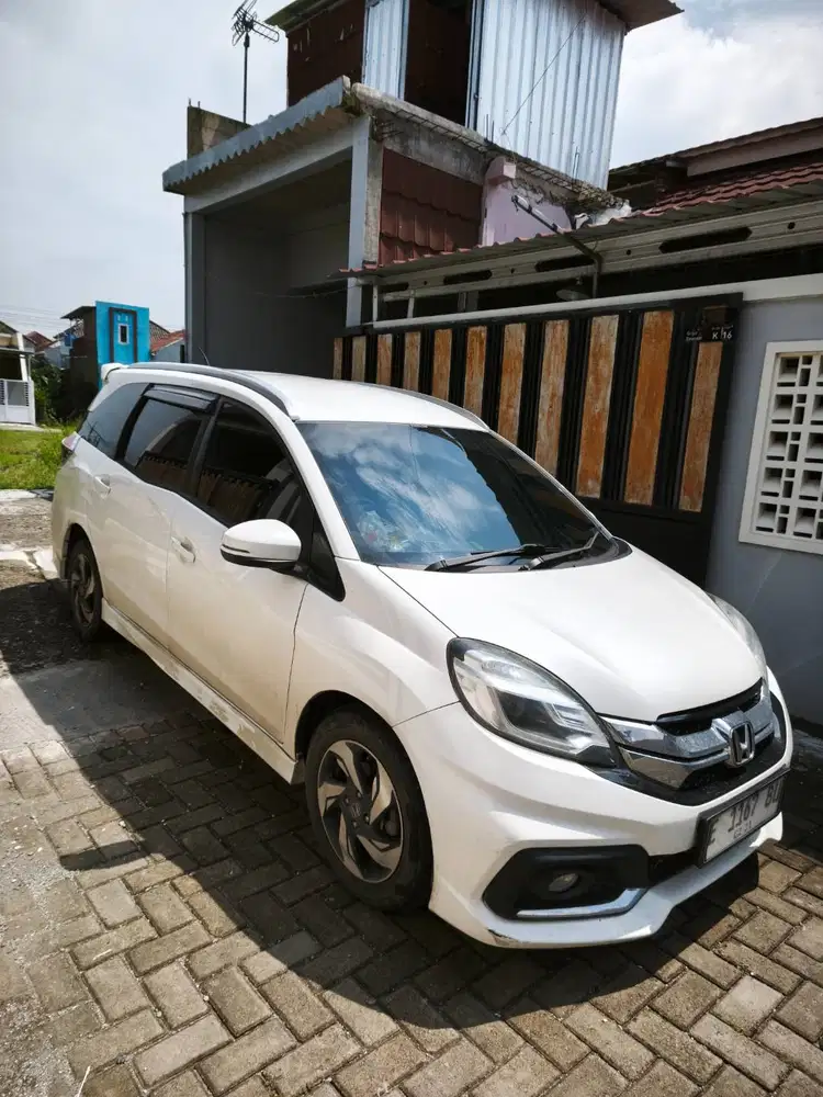 Mobilio RS CVT 2016