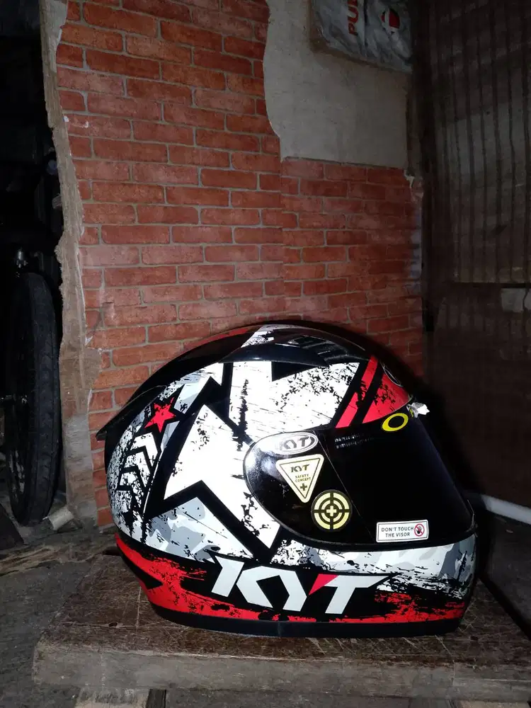 Magga 400k nego, dus masih ada kondisi helem kyt full pace R10 masih m