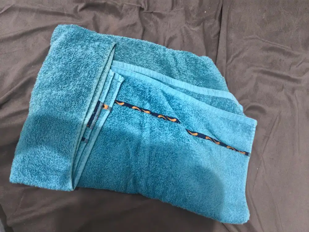 GRATIS! HANDUK BIRU