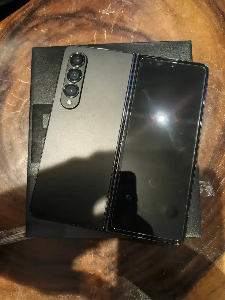 Samsung fold 4 black 12/512gb Sein